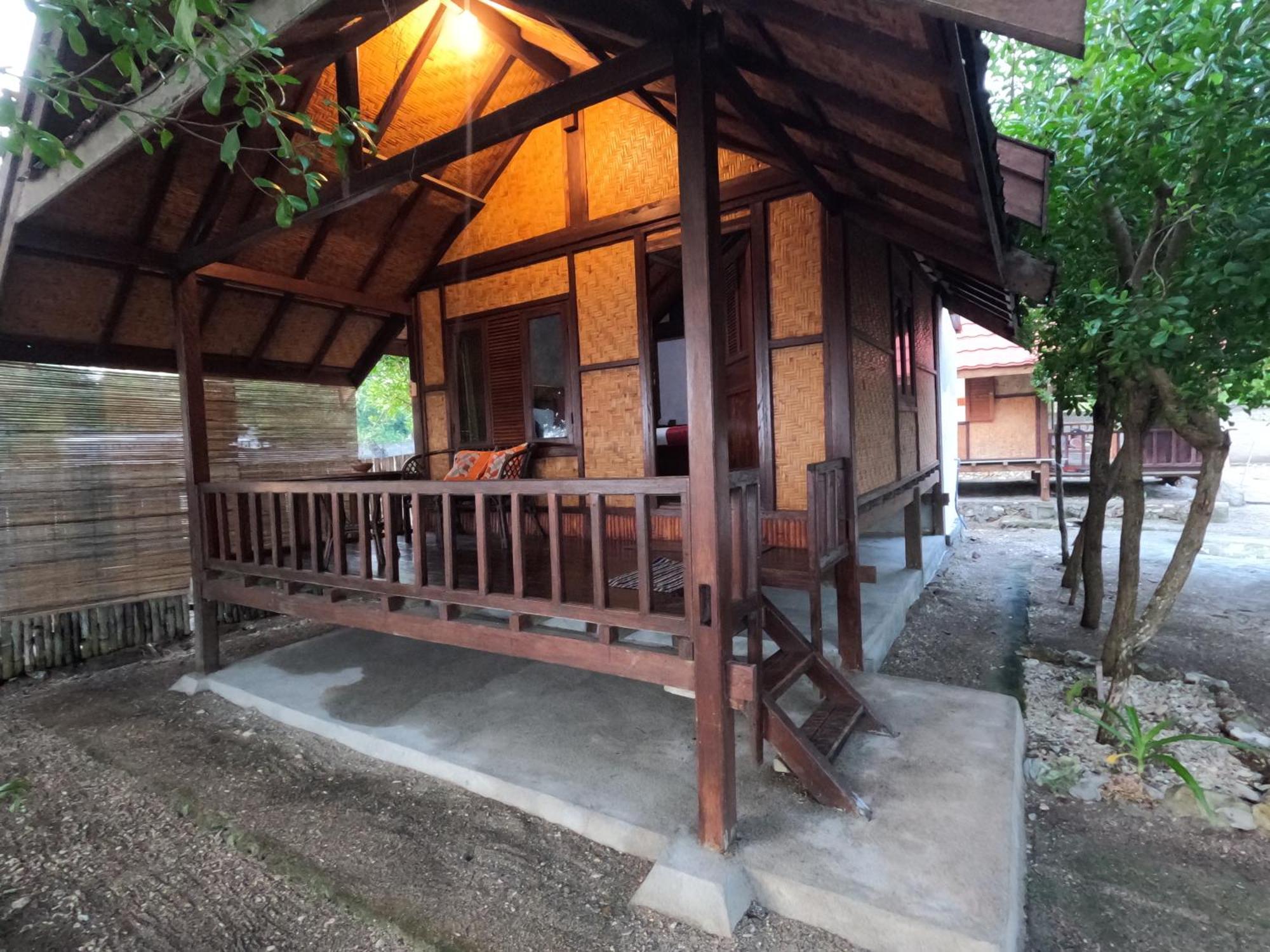 Maryan Moyo Bungalows & Resto Moyo Island ภายนอก รูปภาพ
