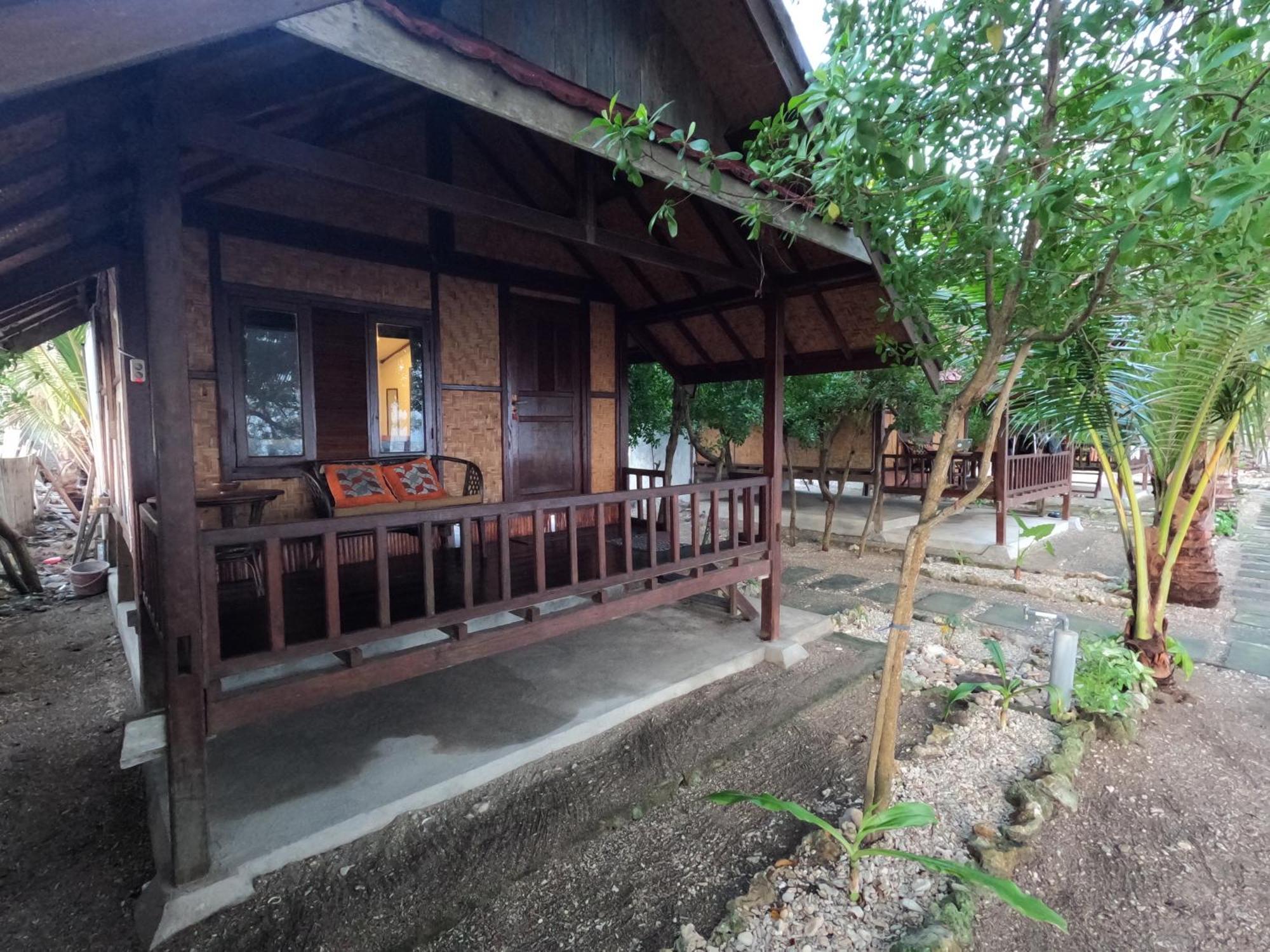 Maryan Moyo Bungalows & Resto Moyo Island ภายนอก รูปภาพ